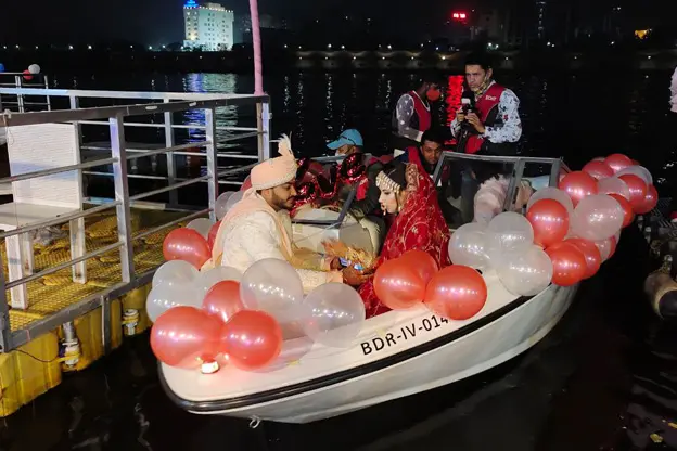 bridal boat entry at mayfair