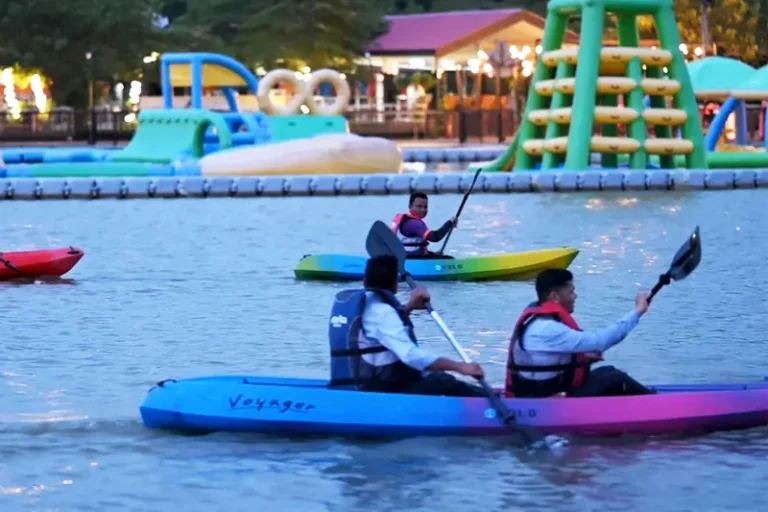 Kayak ride | entartica seaworld