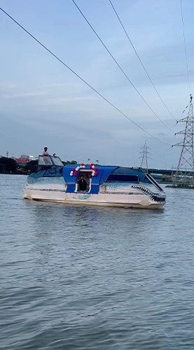 277x500-Shark-Boat-Image-5